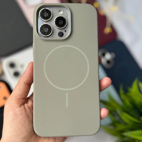 Natural Titanium Silicone MagSafe Case