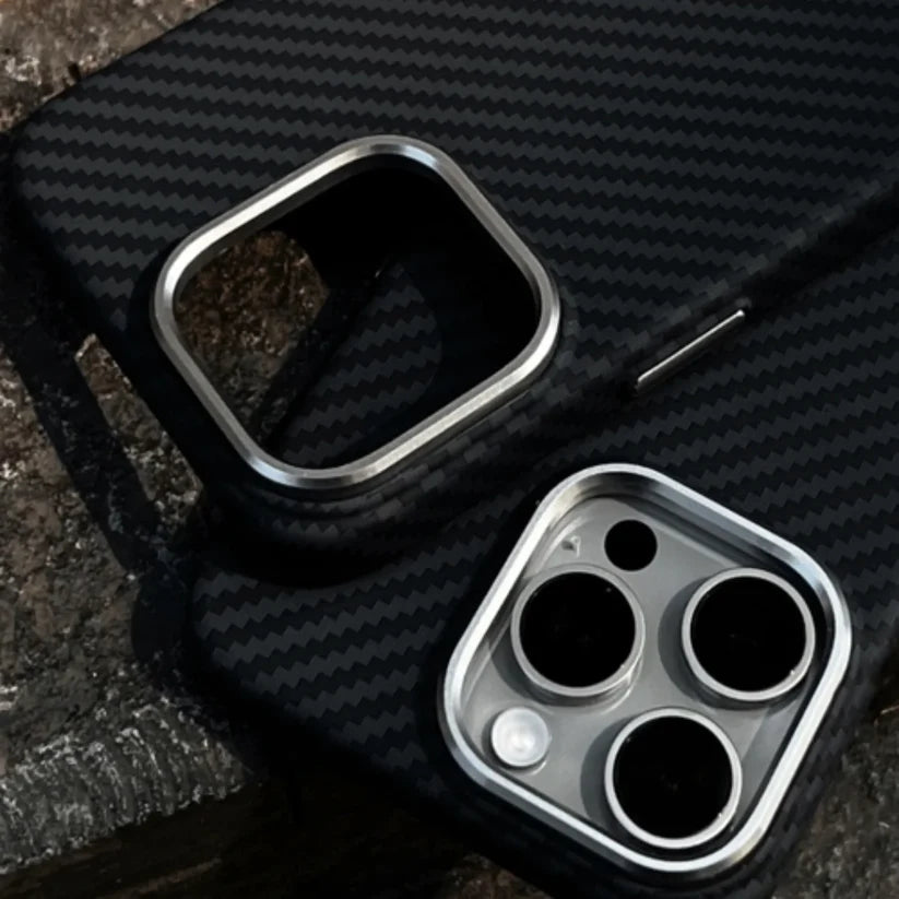 Pitaka Black Carbon Fiber Case